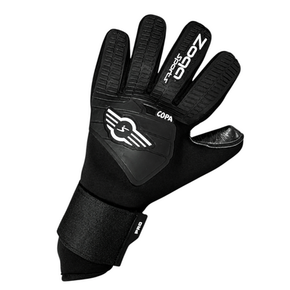 Goatkeepers.cl Zoqa Sports Copa Pro goalkeeper gloves in black with 3D silicone backhand and negative cut design.