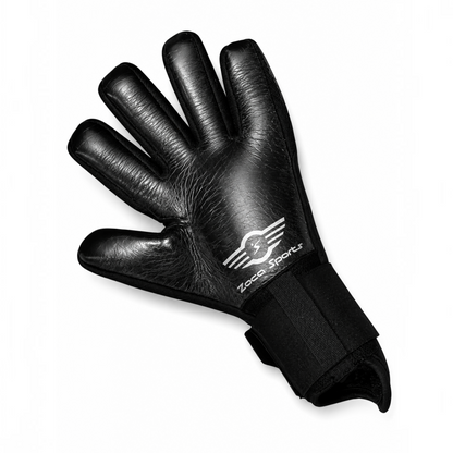 Goatkeepers.cl Zoqa Sports Copa Pro goalkeeper glove in black with 3D silicone backhand and negative cut design.