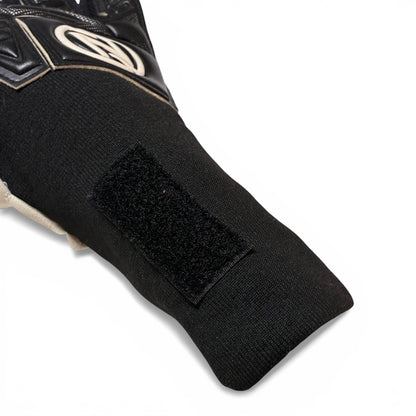 Fugazia 2.0 Flyknit Black & White – Guantes de Arquero Profesionales
